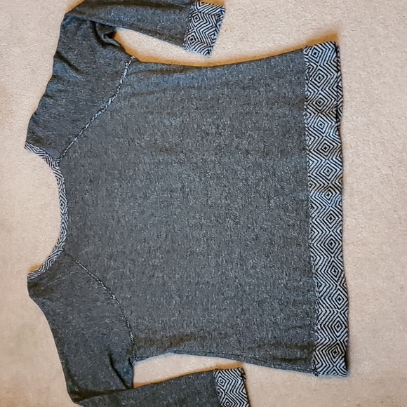 Maurices gray sweatshirt with black chevron print on edges size 1X - Picture 16 of 16